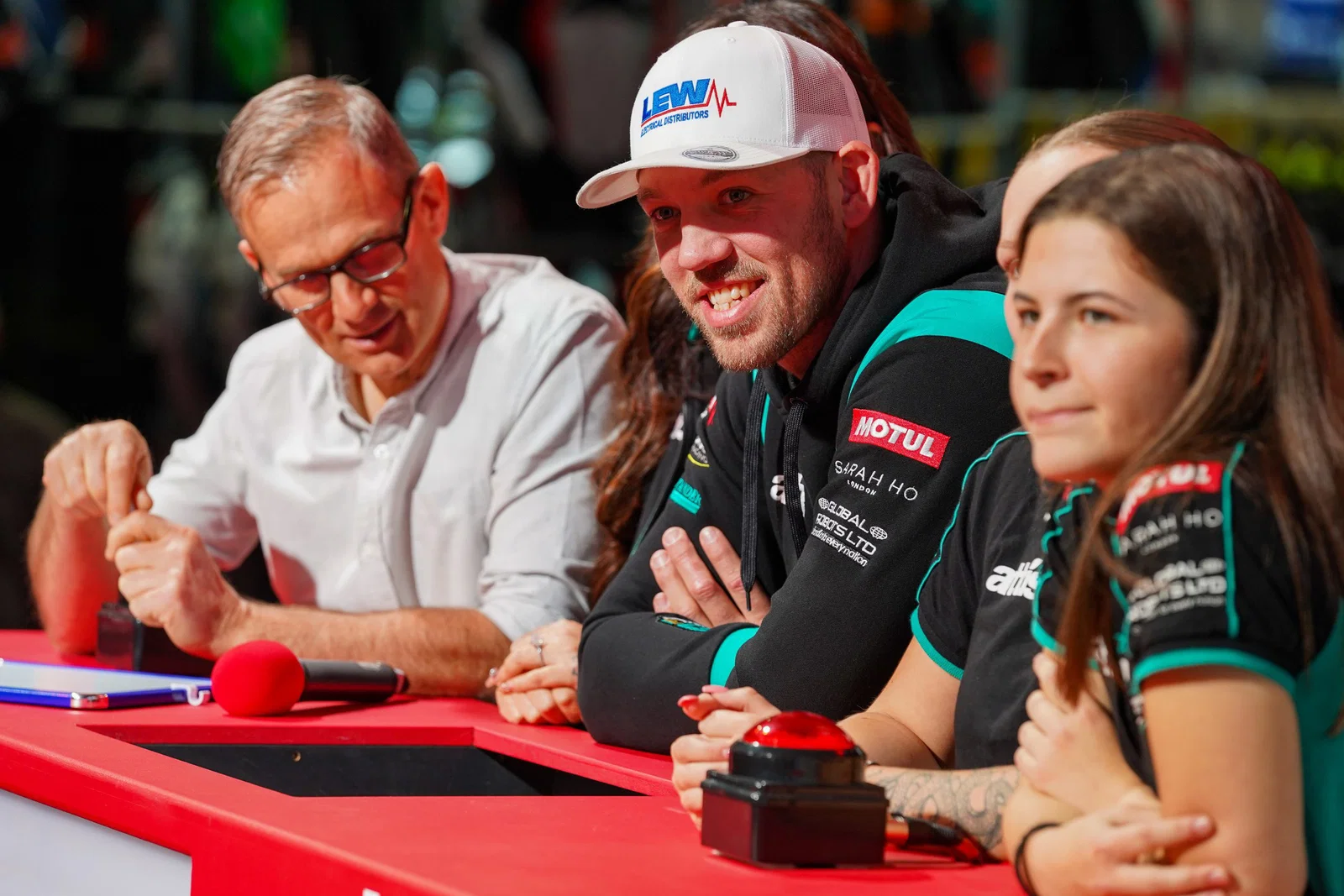 Peter Hickman et Jamie Whitham participent à une séance de questions-réponses à Motorcycle Live