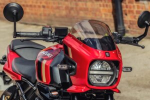 La Suzuki GSX-8TT fait peau neuve en rouge et or
