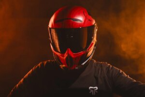 Ruroc AT4.0 Hellside est un casque en édition limitée avec une touche de feu