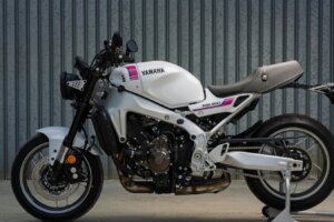 La Yamaha XSR900 obtient un coloris élégant Neon White