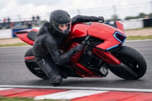 On y va encore une fois! Furion prévoit un hyperbike à deux roues motrices de 320 ch