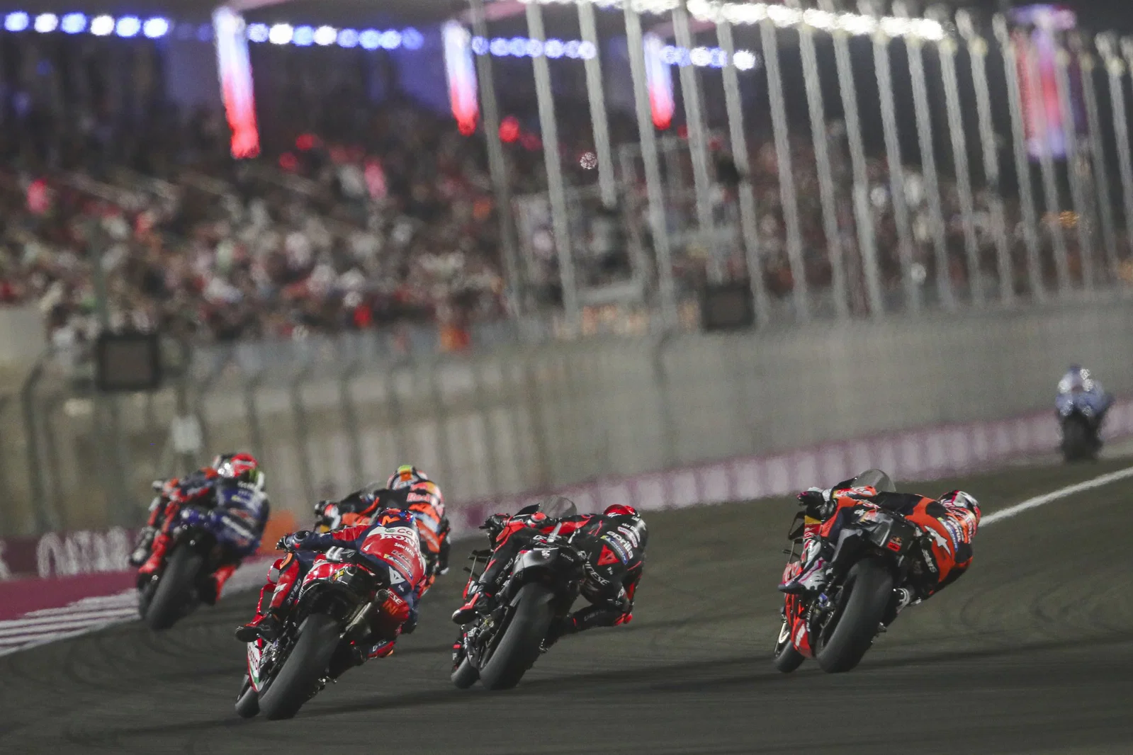 Course MotoGP du Qatar. Crédit : Or et Oie.
