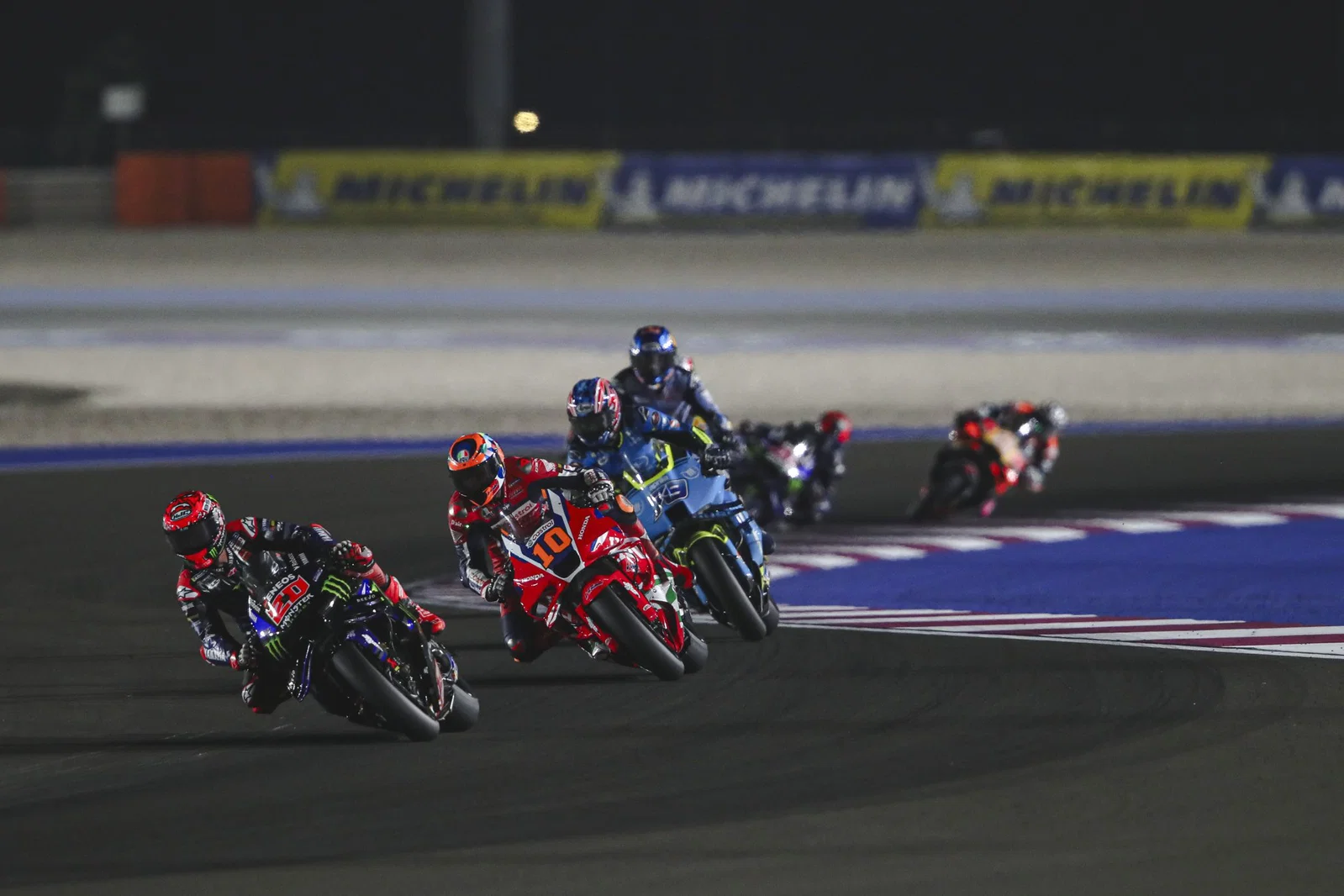Course MotoGP du Qatar. Crédit : Or et Oie.
