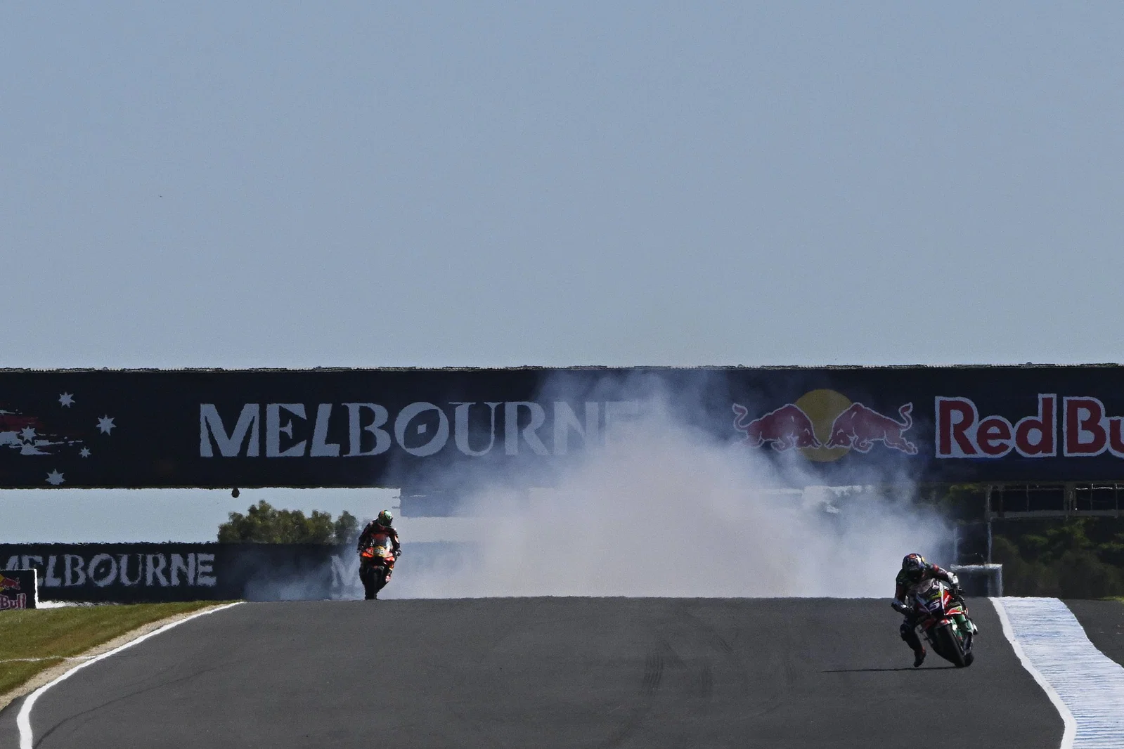 Le moteur KTM explose. Crédit : Or et Oie.