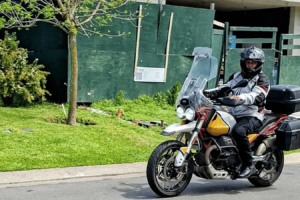 Le pilote Moto Guzzi vise à parcourir 2 779 milles en moins de 70 heures
