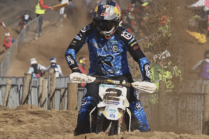 La caméra du casque de Billy Bolt capture parfaitement le carnage de la Weston Beach Race