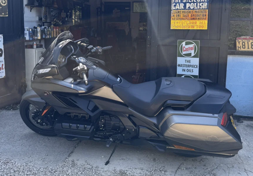 La Honda GL1800 Gold Wing d'Henry Cole. Crédit : Doble Motos.