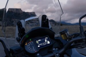 Kawasaki taquine son rival potentiel avec la Honda CB1000GT