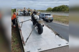 Un motard atteint une vitesse de 230 km/h après avoir omis de s'arrêter devant la police